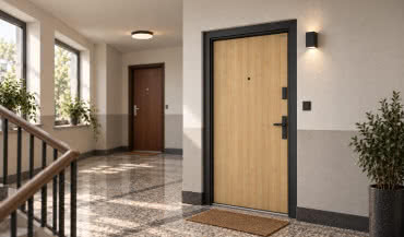 Wymiana drzwi bez długiego remontu. WIŚNIOWSKI wprowadza ENIRO Reno 